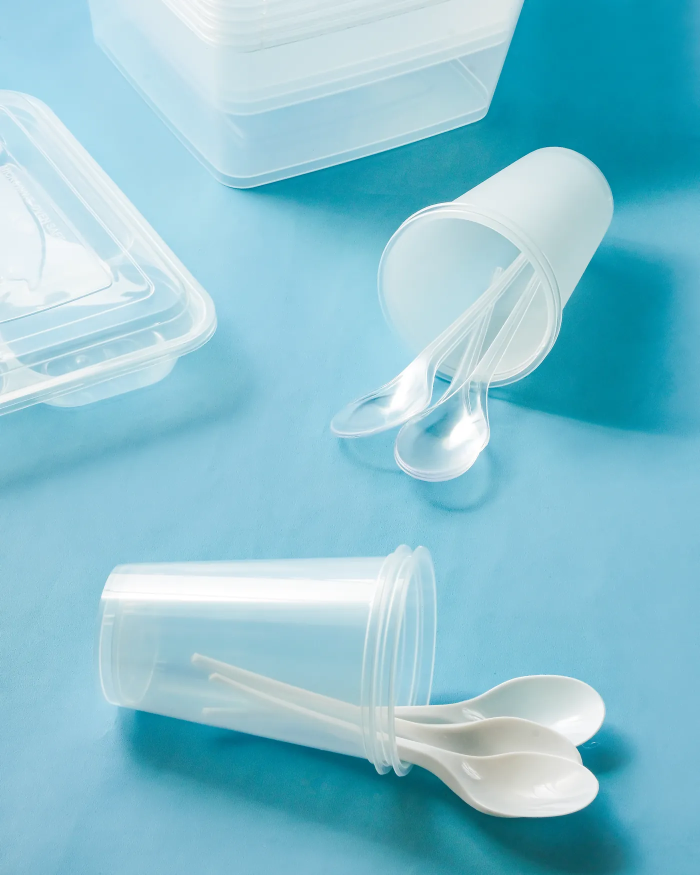 Sendok dan garpu plastik Mister Plastico