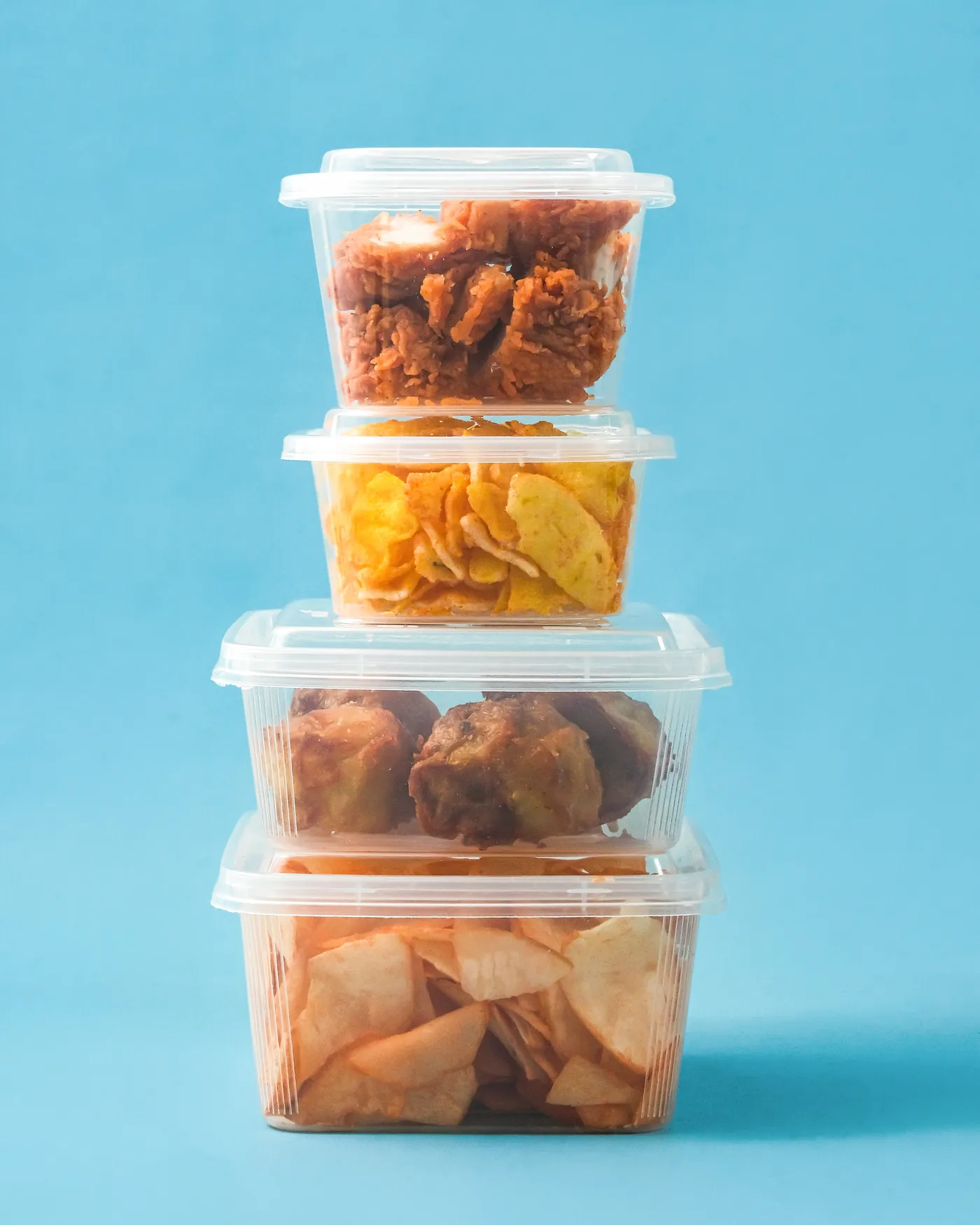 Food container bertumpuk berisi lauk